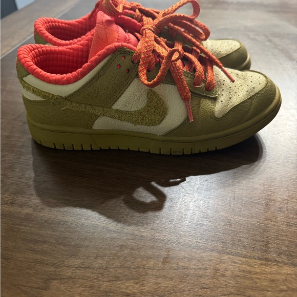 Nike Dunks Woman’s size 8 - Picture 2 of 5